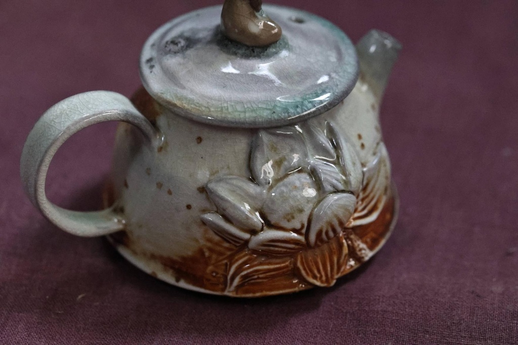 ẤM HOA SEN NGỒI THIÊN ĐỐT CỦI